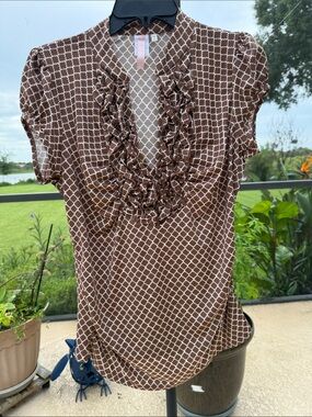 Brown Geometric Ruffle V-Neck Blouse